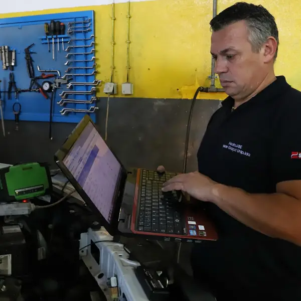 Trabalho da equipa HautoJabe na oficina